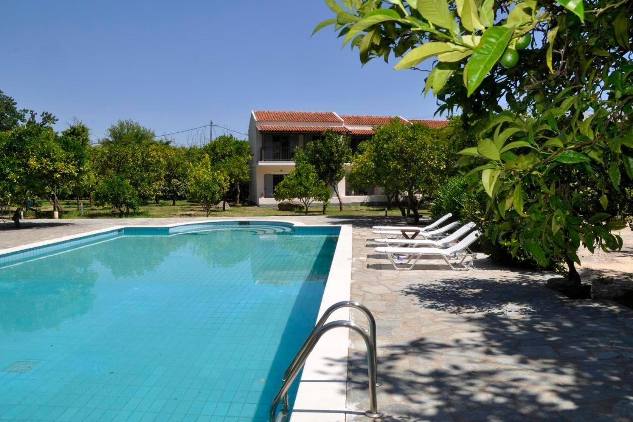 בניטסס Orange Grove Suites מראה חיצוני תמונה