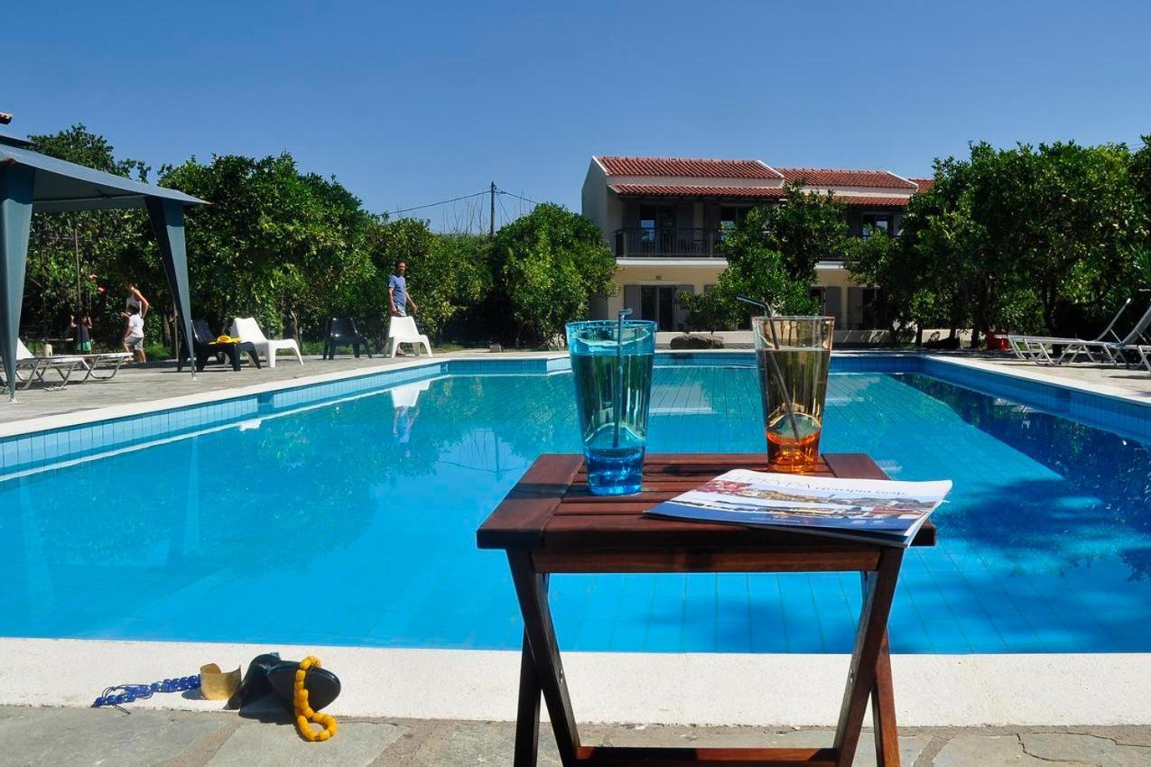 בניטסס Orange Grove Suites מראה חיצוני תמונה