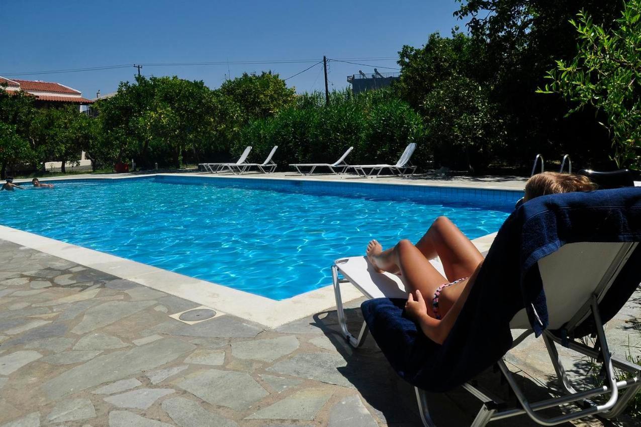 בניטסס Orange Grove Suites מראה חיצוני תמונה