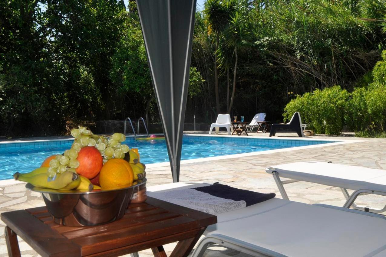 בניטסס Orange Grove Suites מראה חיצוני תמונה