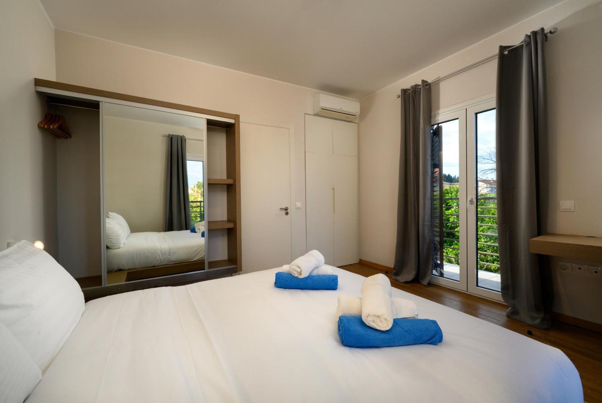 בניטסס Orange Grove Suites מראה חיצוני תמונה