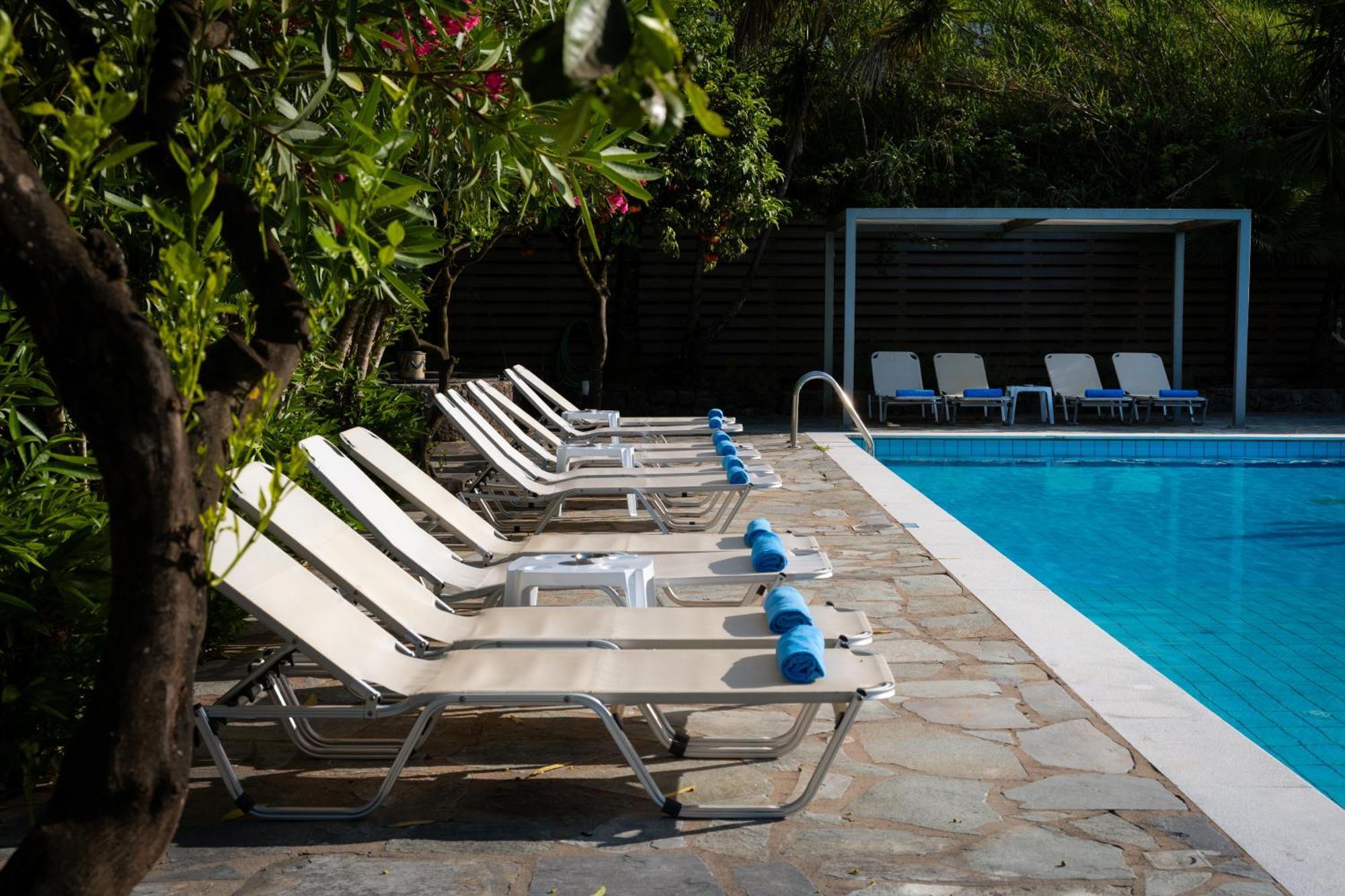 בניטסס Orange Grove Suites מראה חיצוני תמונה