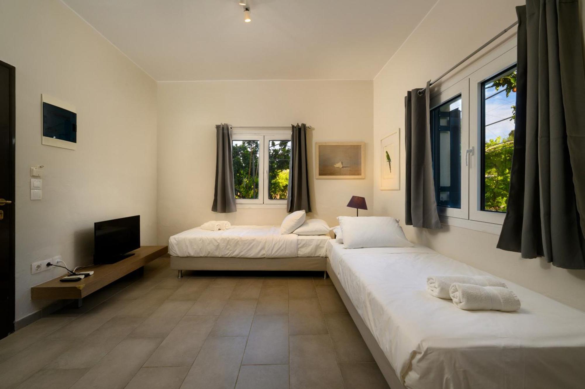 בניטסס Orange Grove Suites מראה חיצוני תמונה